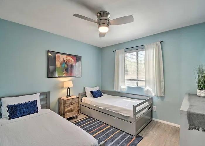1 Mi To Dobson Ranch: Modern Escape W/ Gazebo! Holiday home