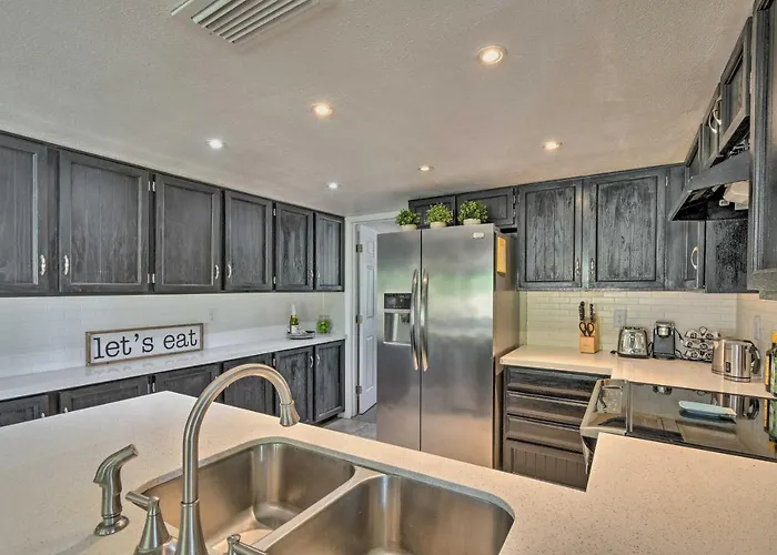 1 Mi To Dobson Ranch: Modern Escape W/ Gazebo!